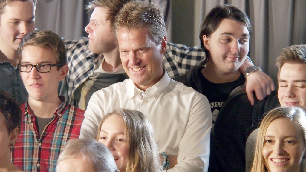 Tromsø-ordfører Jens Johan Hjort storkoste seg under innspillingen. –Det er hyggelig at vi politikere kan være med å heie fram kvensk og samisk, to språk og kulturer som har vært holdt nede, sa han.