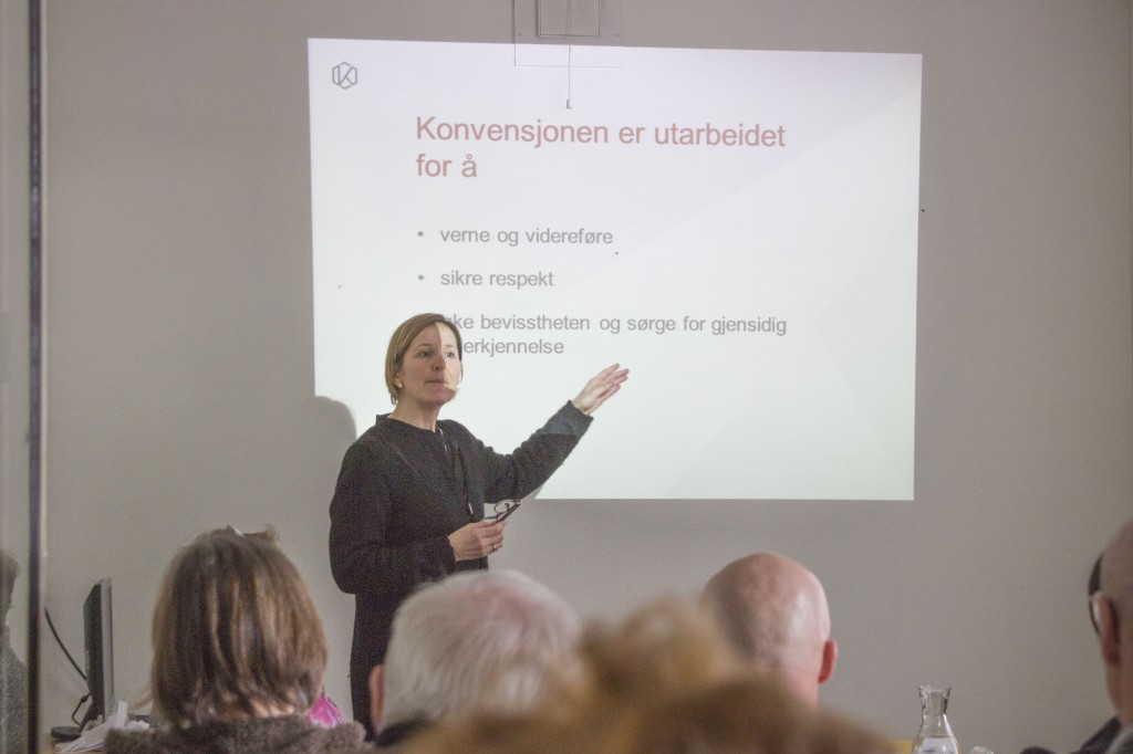 Hildegunn Bjørge forteller om mulighetene de kvenske organisasjonene har gjennom kulturarvkonvensjonen. KUVA HEIDI NILIMA MONSEN