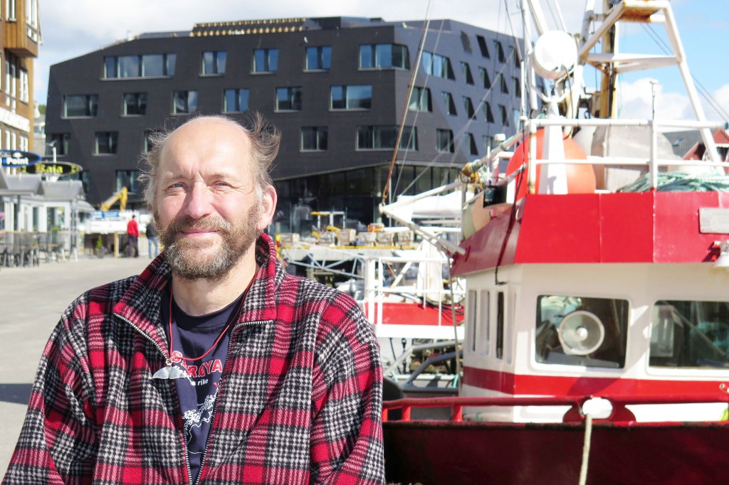 Fisker, småbruker, hvalguide og kulturaktivist Lauri Pietikäinen er en kjent skikkelse i Øksnes i Vesterålen. Han er også en av få finlendere i Norge som har hivet seg med i kommunepolitikken. KUVA LIISA KOIVULEHTO 