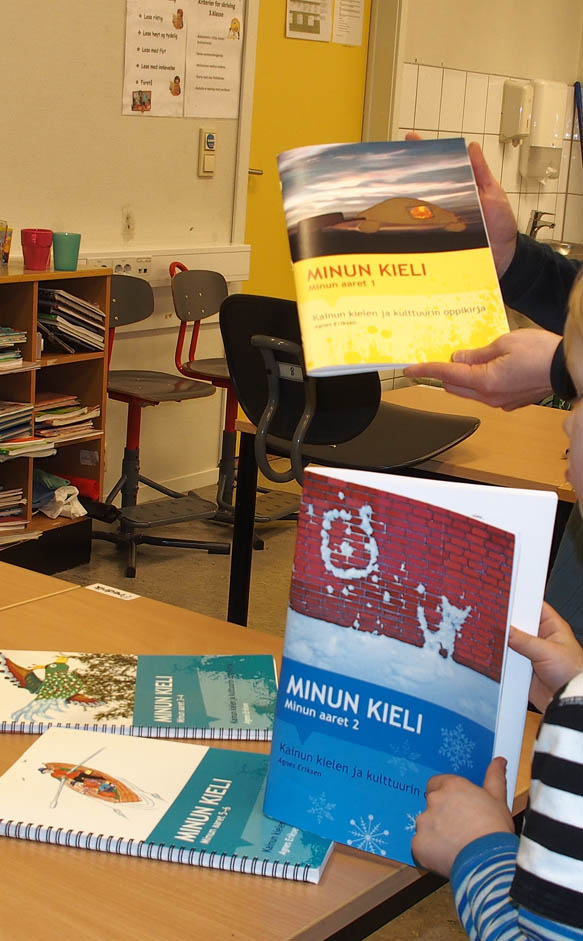 Kaksi uutta alakoulun  kainun oppikirjaa tuli ulos ● Nye kvenskbøker lansert