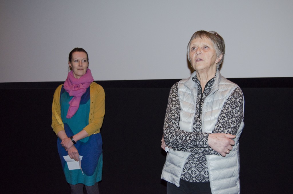 Hilja Huru og Nina Østlyngen presenterte filmene før visningen på Alta kino.