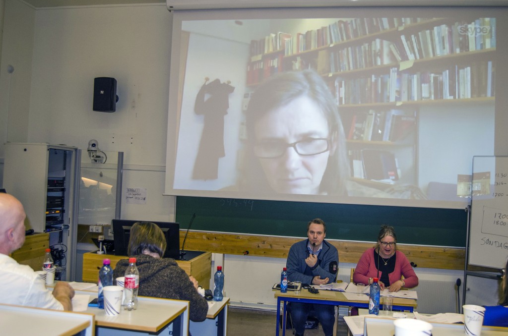 Professor Anne Julie Semb holdt foredrag om urfolkstatus og nasjonale minoriteter via skype under NKFs landsmøte. KUVA HEIDI NILIMA MONSEN