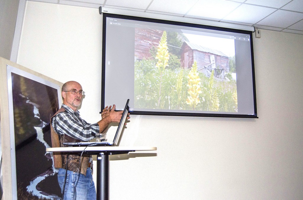 Alf E. Hansen er opptatt av å dokumentere kvenske kulturminner gjennom fotografi. Denne unike sjåen finnes i Russeluft i Alta. KUVA HEIDI NILIMA MONSEN