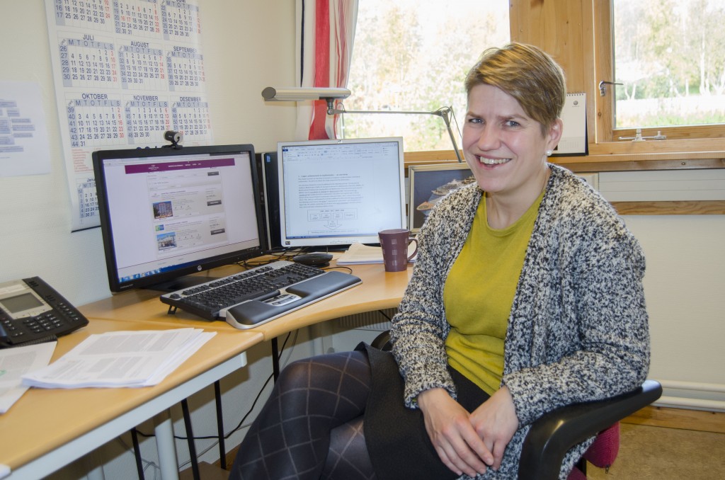 Matematiker Anita Movik Simensen håper matematikkundervisning på kvensk kan være med å redde språket. KUVA HEIDI NILIMA MONSEN