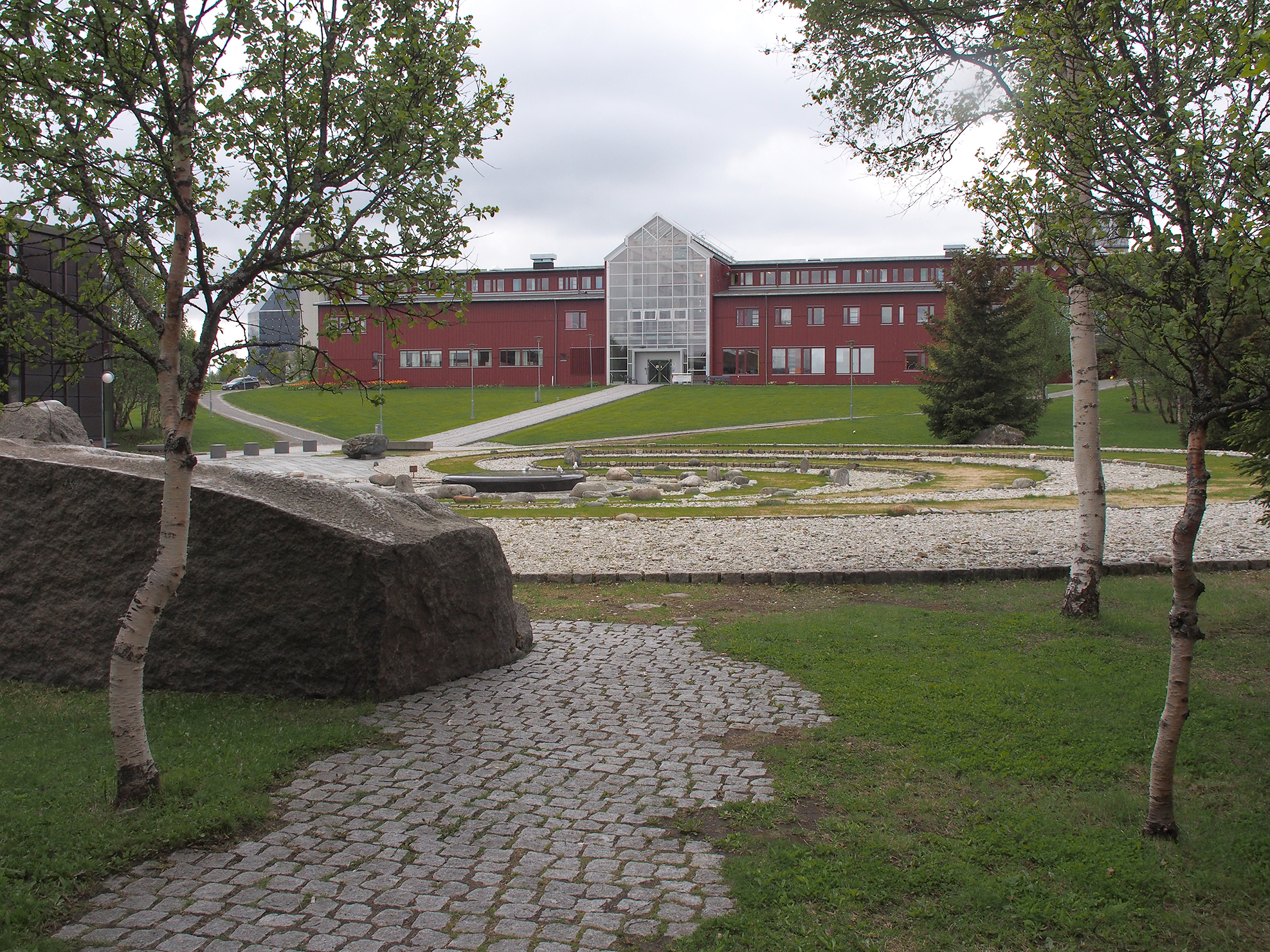 Ehđotus kväänin masteriopinnosta universiteetin styyrissä huomena! • I morgen kan UiT-styret vedta kvensk masterstudium!