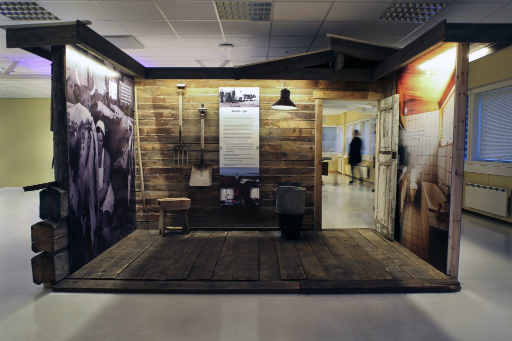 Vadsø museum - Ruija kvenmuseum har blant annet bygget opp en modell av et typisk fjøs i Varangerhuset. KUVA MONICA MILCH GEBHARDT, VARANGER MUSEUM