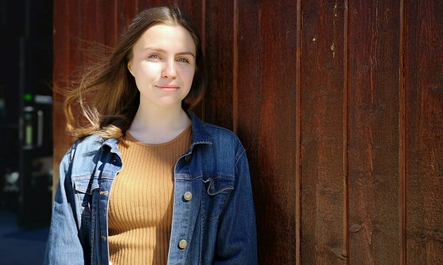 Julias kvenske sang bringer fram tårer og gåsehud