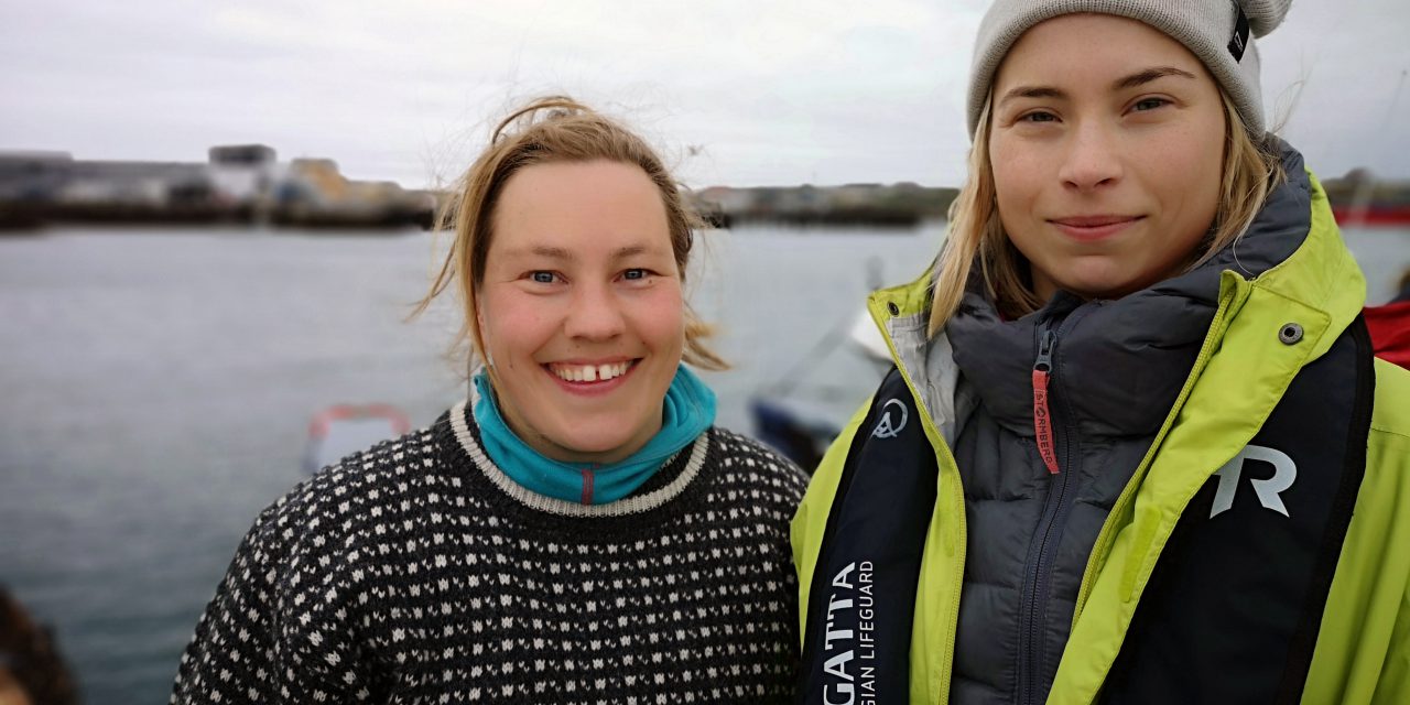 Tøffe kvendamer rodde over Varangerfjorden