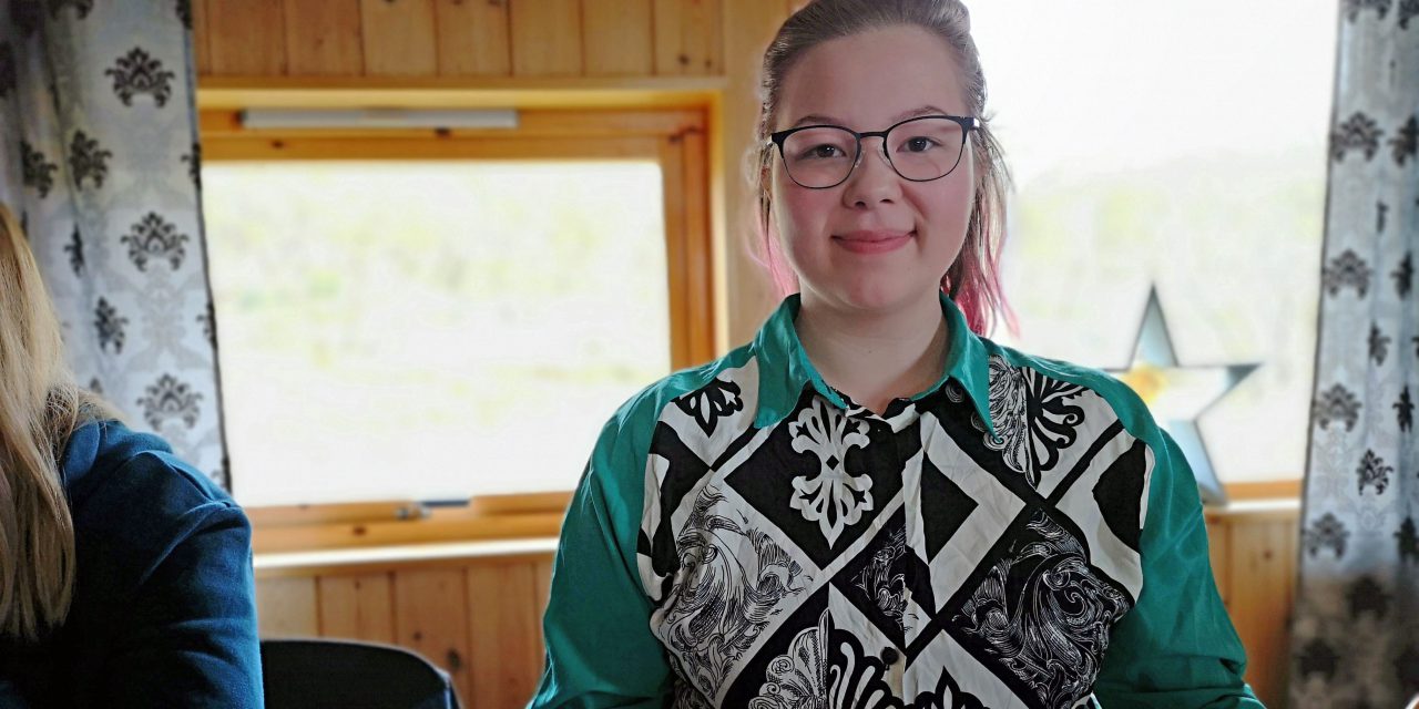 Noora snakket om sin flerkulturelle identitet på samisk tv