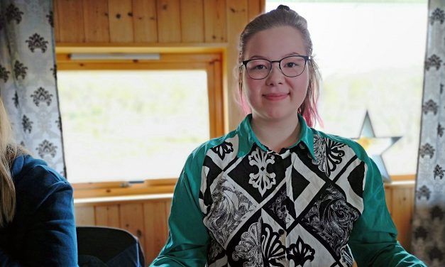 Noora snakket om sin flerkulturelle identitet på samisk tv