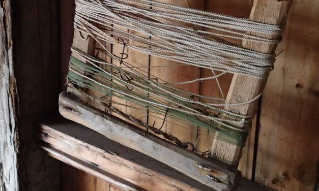 Vanhaa juksa • Gammelt håndsnøre