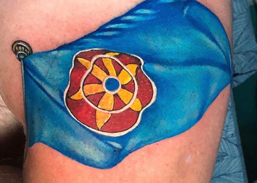 Ruijan Radio: Reidar tatoverte kvenflagget på armen
