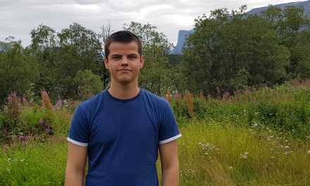 Mathias er ensom svale i finsk-klassen: – Språket trenger bedre inkludering