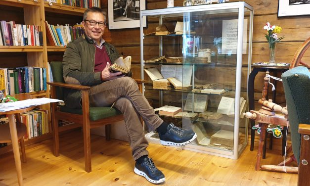 – Jeg håper og tror at bøkene blir godt tatt vare på