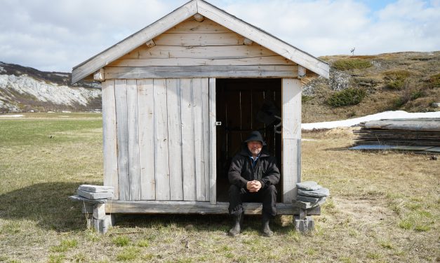 Gjenoppbygger kvenske fiskebuer og smie