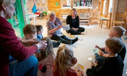 Tromsø-barn får lære kvensk gjennom lek og aktiviteter