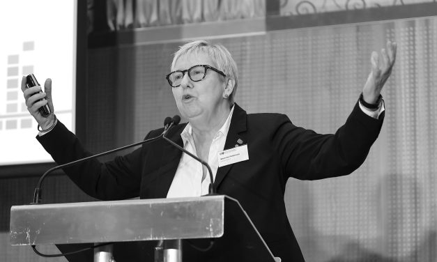 Wenche med framoverlent løypemelding fra kvenhovedstaden