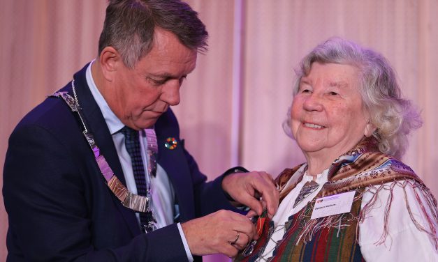 Ordføreren om tildelingen av medaljen til Mellem: «Noe av det fineste og viktigste jeg har gjort»