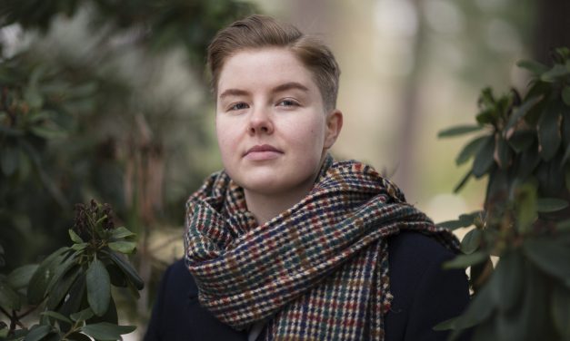 Åpenhjertig Seppola Simonsen om sin andrebok – «Den Tredje»