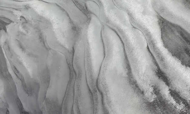 Frossen elv • Kylmetty joki