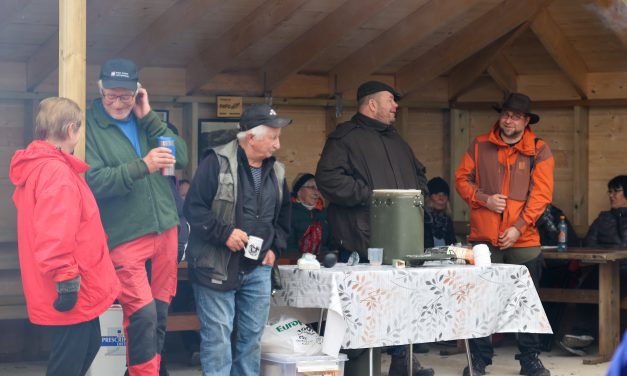 Med vafler og fiskesuppe ble den storfine gapahuken innviet