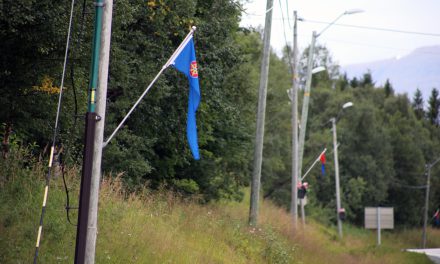 Markerer «tre stammers møte» langs veien