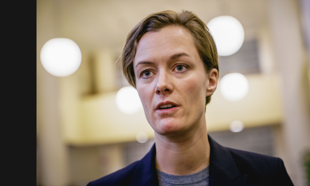 Kulturministeren går av
