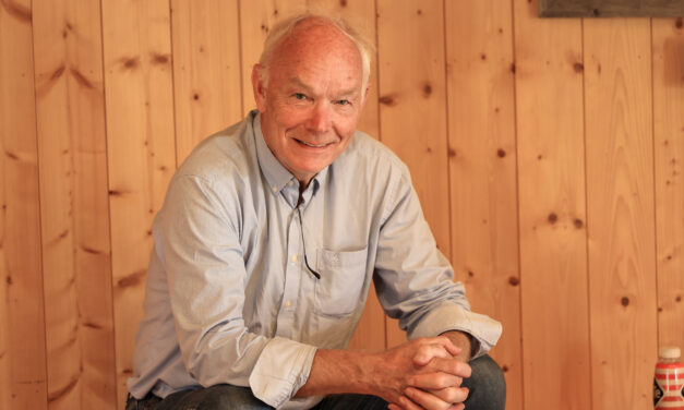 Trives med å møte bygdefolket