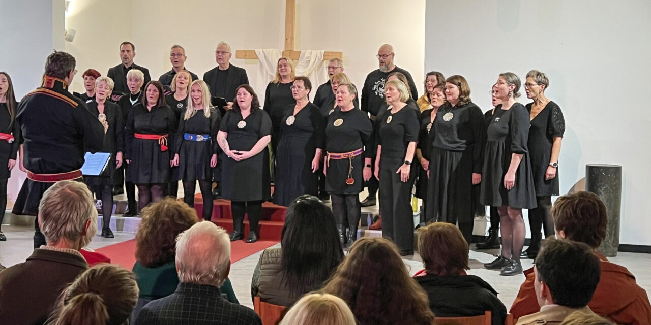 Ruijan Radio: Salmer og forsoning