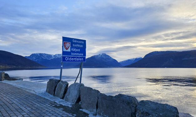 Det tok sin tid — men nå kommer skiltene