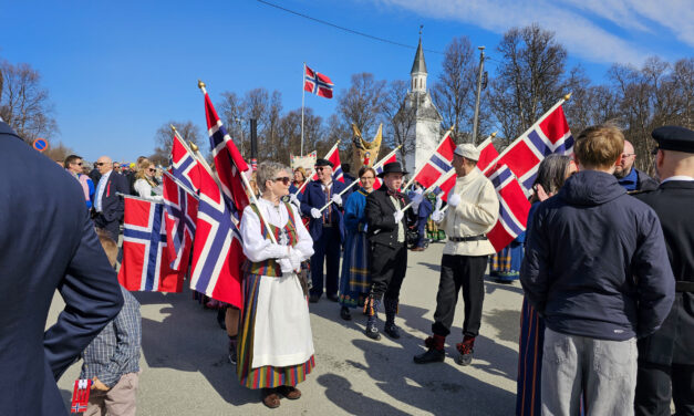 Slik feirer Helga og Hilde 17. mai