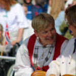 Hun og minst 11 andre ordførere i fylket flagger