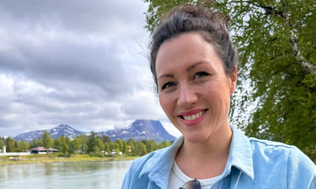 Lover mer spenning, mer intriger og mer humor
