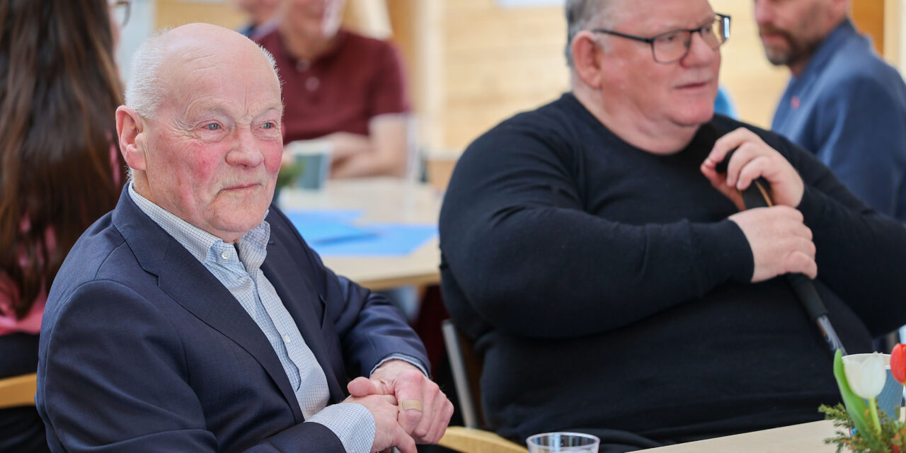 Hän kasus ylös issoin kans