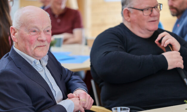Hän kasus ylös issoin kans