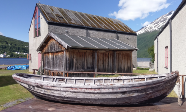 Fjærasjå og fiskefarkost • Kaja fieruassa ja fiskuvenet