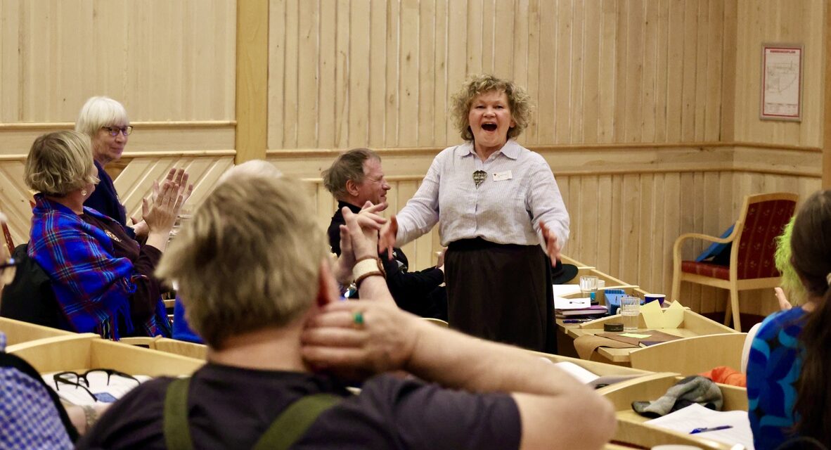 Utfordret – men ikke vippet av tronen