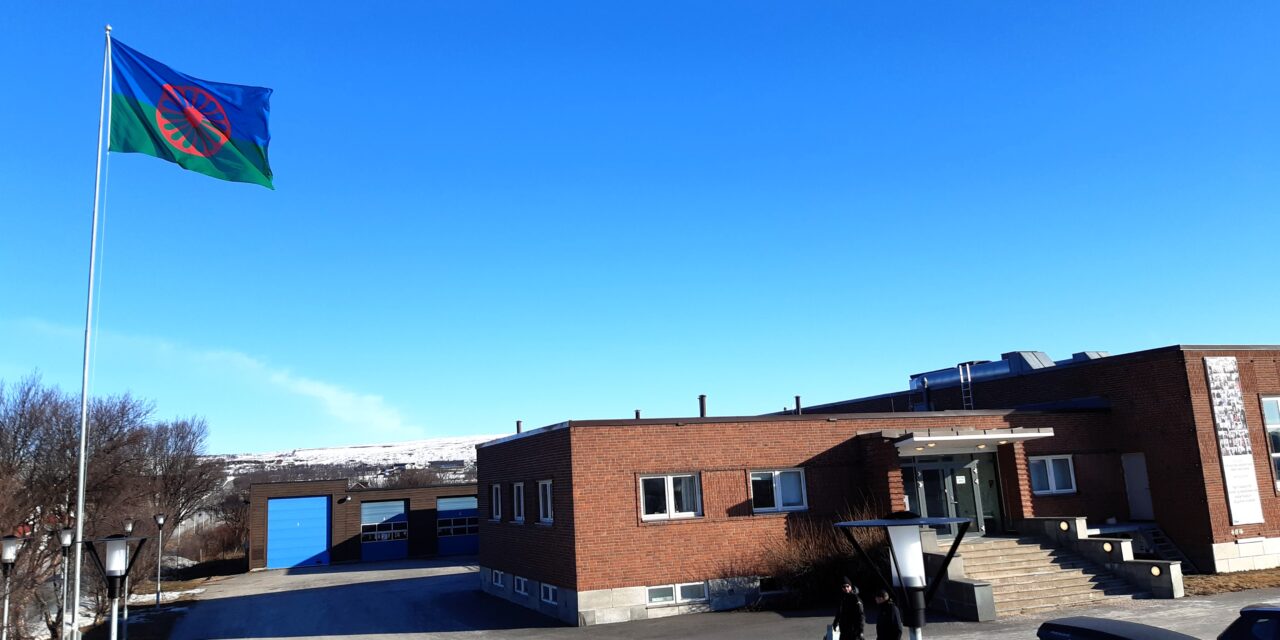 Ta avel baxtalo tumaro djes – Gratulerer med dagen, romer