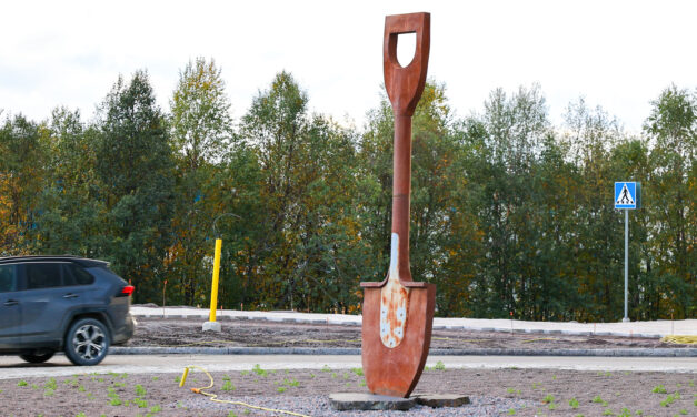 Ruijan Radio: Stor valgspenning og høyreist jentekven-statue