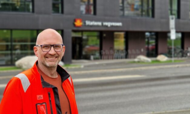 Tyr til klistrelapper: – Kjapt og billig