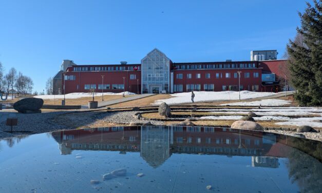 Fra «kjøkkenspråk» til universitetsfag – 20 vuotta kväänii