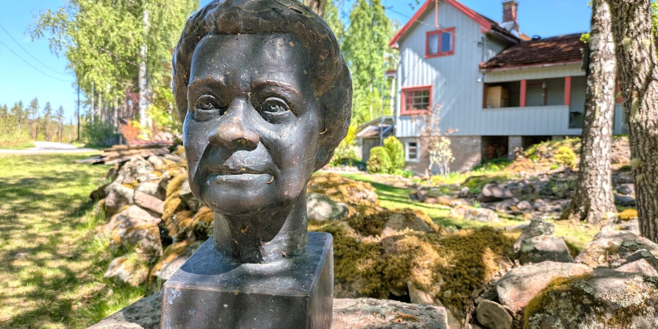 Bli med inn på det historiske tunet