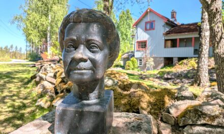 Bli med inn på det historiske tunet