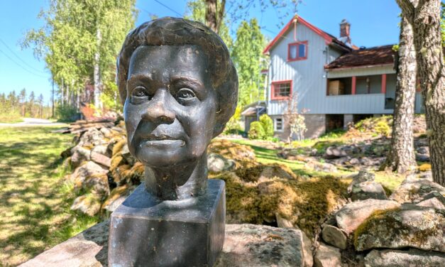 Bli med inn på det historiske tunet