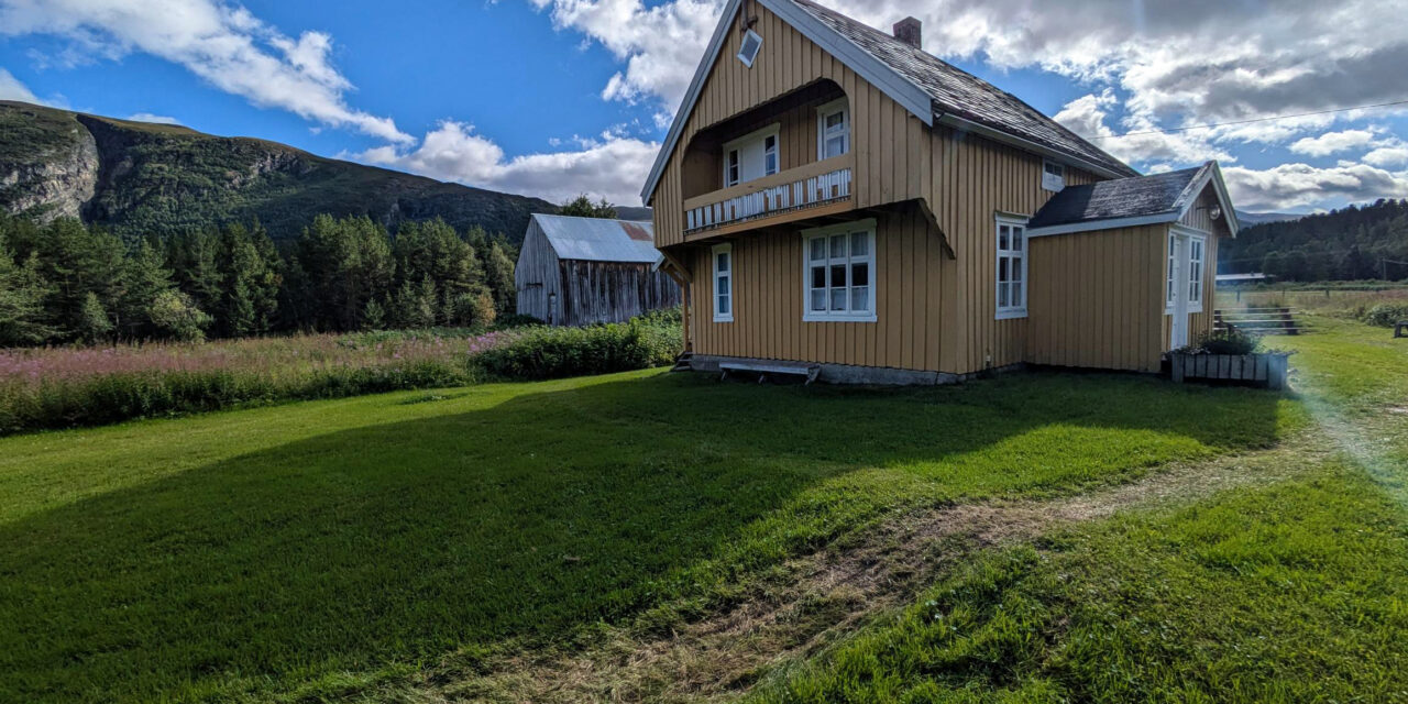Politianmeldt: Skader på fredet gårdstun