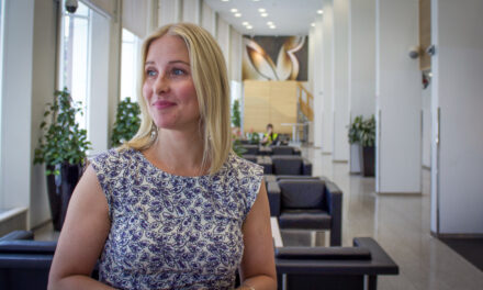 Får fortsette som statssekretær