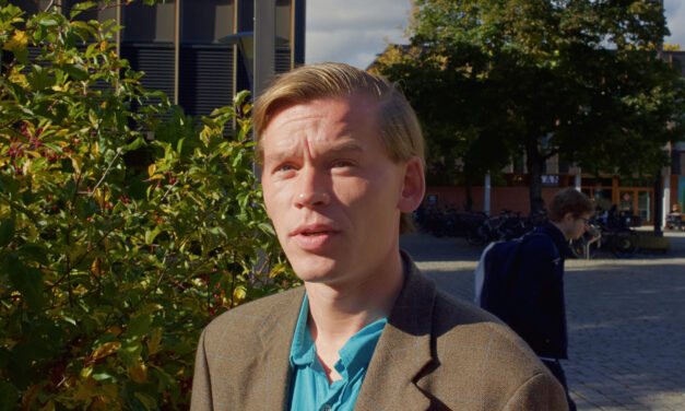 Servitøren som vil krydre norsk litteratur med nordnorsk humor